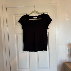 LACAUSA Black Short Sleeve V-Neck Tee